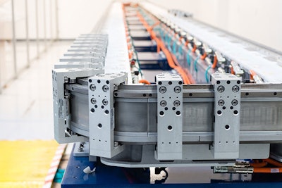 La tecnología de carrito independiente iTrak de Rockwell permite el control de múltiples motores impulsados ​​magnéticamente