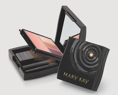 El diseño de una polvera personalizada para el 50 aniversario de Mary Kay fue facilitado por el uso del software fotorrealista.