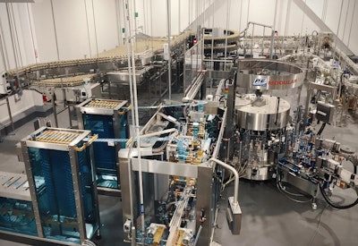 Línea de latas para bebidas, de alta velocidad, de Dennis Group.