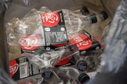 Coca-Cola invierte en transformar envases de colores en botellas de PET y adquirir polietileno reciclado de Loop Industries.