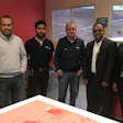 De izquierda a derecha: Ángel Cadena (supervisor de preprensa), Nabor Olivares (máster de grabados), ingeniero Edmundo Pérez (