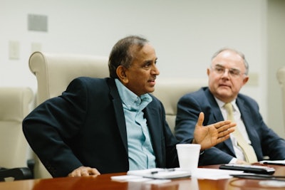 Dr. Umakishore Ramachandran (izquierda) y Alain Louchez (derecha).