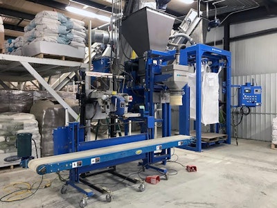 InLine empaca sus mezclas de alimentos para mascotas en dos estaciones.