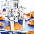 Robot de dos ejes suavemente levanta los croissants