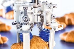 Robot de dos ejes suavemente levanta los croissants