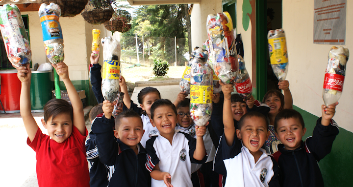 Fundacion Botellas De Amor Un Modelo De Reciclaje Que Cautiva Mundo Pmmi