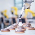 Robots en planta de procesamiento de alimentos.
