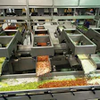 Fabricante de alimentos congelados sacude sus operaciones con transportadores vibratorios