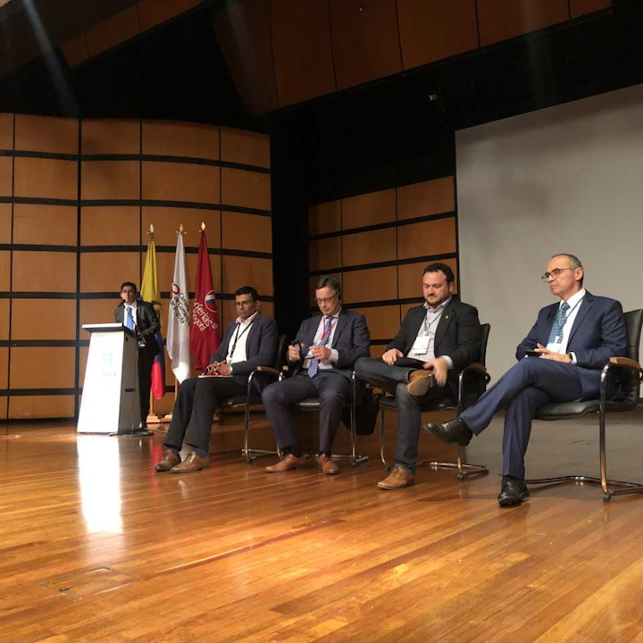 De izquierda a derecha, Ismael Poveda, ingeniero de alimentos de la Universidad de La Salle, Antro Saila, VP de sustentabilidad y ahorro de alimentos de la WPO, Silvio Colombo, director del postgrado de envase y embalaje del Instituto Argentino del Envase, y Jorge Izquierdo, VP de desarrollo de mercados de PMMI.