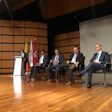 De izquierda a derecha, Ismael Poveda, ingeniero de alimentos de la Universidad de La Salle, Antro Saila, VP de sustentabilidad y ahorro de alimentos de la WPO, Silvio Colombo, director del postgrado de envase y embalaje del Instituto Argentino del Envase, y Jorge Izquierdo, VP de desarrollo de mercados de PMMI.