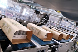 Latas envueltas en papel y no en película: un innovador sistema de empacado