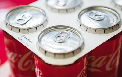 Coca-Cola ofrece una primicia europea con cartón reciclado para latas