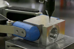 Pinzas para robots colaborativos ayudan a automatizar producción de colectores hidráulicos