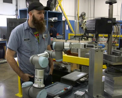 Pinzas para robots colaborativos ayudan a automatizar producción de colectores hidráulicos