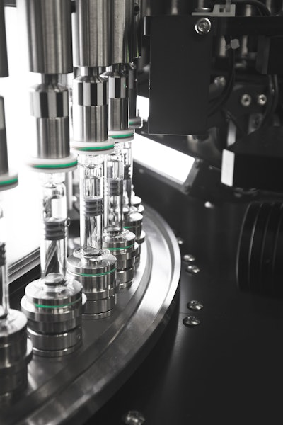 Syntegon valida primer sistema de inspección visual equipado con IA en línea de producción