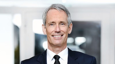 Tetra Pak implementa portafolio de tapas sujetas al empaque