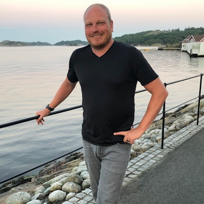 Con desechos de paja de cebada AB InBev revoluciona futuro del empaque de cerveza