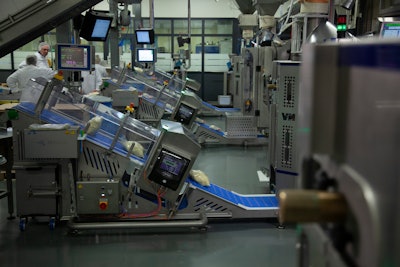 Vepo Cheese en Holanda recientemente actualizó todas sus líneas de producción con una nueva configuración inclinada que incluye los detectores de metales altamente sensibles Interceptor de Fortress. Los sistemas idénticos reducen los costos de mantenimiento y de los repuestos.