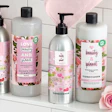 La botella de aluminio recargable de Love Beauty and Planet y la botella de repuesto de PET para Mantequilla de Murumuru & Rosa.