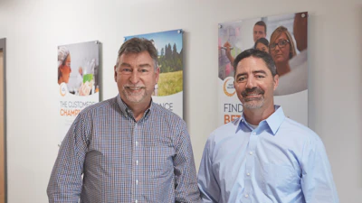 El director del sitio principal del MWC, David North, y el vicepresidente de operaciones lecheras de Glanbia Nutritionals, George Chappell; la propiedad intelectual estatal y la experiencia obtenida de otras instalaciones de Glanbia hicieron que el proyecto St. Johns fuera un gran éxito.