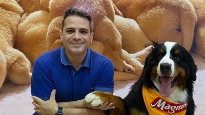 Leonardo Dalmagro, gerente de Desarrollo de Empaques de la empresa Adimax, una de las mayores compañías fabricantes de alimentos para mascotas del país suramericano.