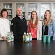En la fotografía de izquierda a derecha están la directora ejecutiva Alison Whritenour, el director de desarrollo de envases Derrick Lawrence, la directora de desarrollo de envases Kelly Murosky, y la directora global de sostenibilidad, Ashley Orgain.