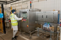 La máquina de rayos X G40 forma parte de una línea de paquetes pequeños que maneja tamaños de bolsas de 1 a 4 kg.