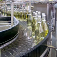 Línea de embotellado en la fábrica de Spitz en Austria.