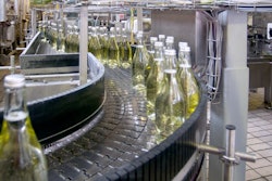 Línea de embotellado en la fábrica de Spitz en Austria.