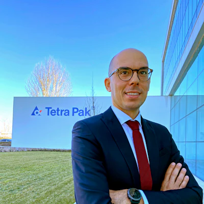 Vicepresidente de materiales de empaque, soluciones de ventas y distribución de Tetra Pak.
