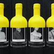 SAGA Gin utiliza un icónico sello de cera amarillo extra grande para que sea más distintivo en el estante, al tiempo que crea una apariencia unificada en su empaque.