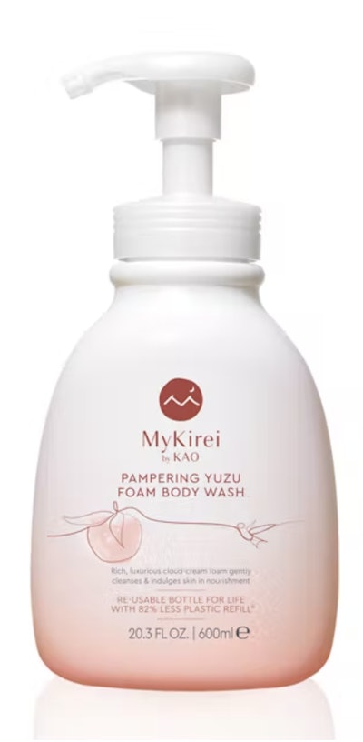 El gel de baño de MyKirei viene en la botella reutilizable de por vida que, junto con la bolsa de recarga, reduce el plástico en más del 85 % en comparación con una botella rígida tradicional.