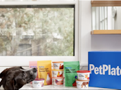 PetPlate vende comidas listas para consumir y golosinas orgánicas y suplementos para perros a través de un servicio de suscripción en línea y canal minorista independiente de mascotas.