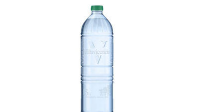 Con esta botella la marca de agua mineral Villavicencio, en Argentina, reafirma su compromiso al año 2023 de recuperar 100% del plástico PET equivalente a todo el portafolio de su marca.