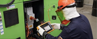 Los analizadores de calidad de energía trifásicos de Fluke capturan cientos de parámetros de energía.