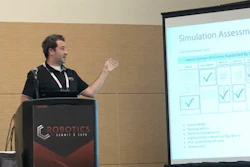 Matt Rendall, CEO y cofundador de Otto Motors, hablando en la Robotics Summit and Expo en Boston.