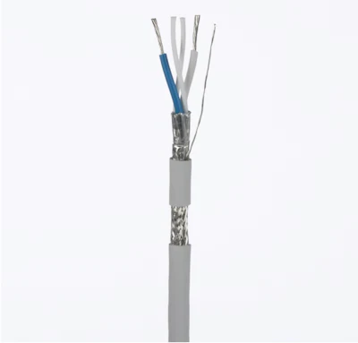 El cable de cobre blindado SPE de Panduit tiene conductores de cobre estañado trenzado de 18/7 AWG con aislamiento de espuma de polietileno. Los conductores están trenzados en un par e incluyen dos rellenos. El par está rodeado por un blindaje de lámina de aluminio/poliéster, un blindaje trenzado de cobre estañado e incluye un cable a tierra de cobre estañado trenzado 24/7 AWG.