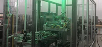 Máquina pick-and-pack de Hamrick con servomotores y accionamientos de Mitsubishi Electric.