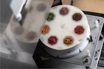 La manufactura interna del producto y las impresoras le dan a Nourished control sobre su propia cadena de suministro, lo que les permite aumentar la producción en respuesta a la demanda de los consumidores, adaptarse en función de los comentarios de los clientes y escalar el negocio a nuevos mercados y regiones en el futuro.