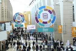 Photo 2 Crowds At Pe1 3