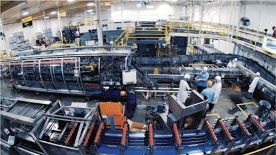 Instalación de la nueva estuchadora en Bumble Bee.