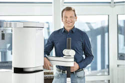 El nuevo cobot tog.519 impulsado por IA de Schubert ha sido diseñado para tareas de recogida y colocación y para separar productos ligeros a 80 ciclos/min.