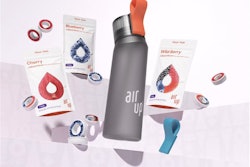 El sistema Air Up consta de una botella de agua recargable y cápsulas de sabor, que se venden en bolsas de 3 unidades, disponibles en una variedad de colores y sabores, respectivamente.