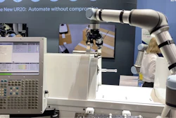 El sistema de mantenimiento de máquinas Robotiq utilizando un cobot de Universal Robots en IMTS 2022.