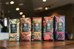 Starbucks rediseñó el empaque de sus cinco variedades principales de granos integrales.