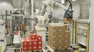 La EOAT de paletización es una pinza basada en vacío diseñada por VMRA específicamente para satisfacer las necesidades de la aplicación. Con una sola herramienta, el robot de paletización puede acomodar selecciones de uno o varios productos para mantener un rendimiento óptimo.
