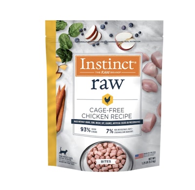 Parte de la estrategia de seguridad alimentaria de Instinct es obtener ingredientes de alta calidad de proveedores aprobados que cumplan con los estándares de seguridad alimentaria de la compañía, lo que hace más probable que el producto terminado pase las pruebas de patógenos.