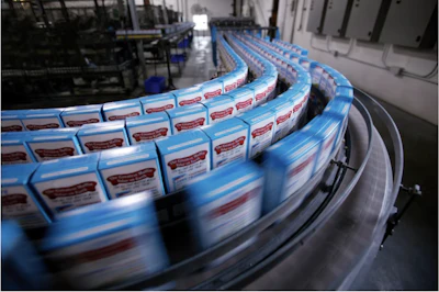 Las fabricantes de productos empacados calibran los costos y beneficios de la reducción en los empaques.