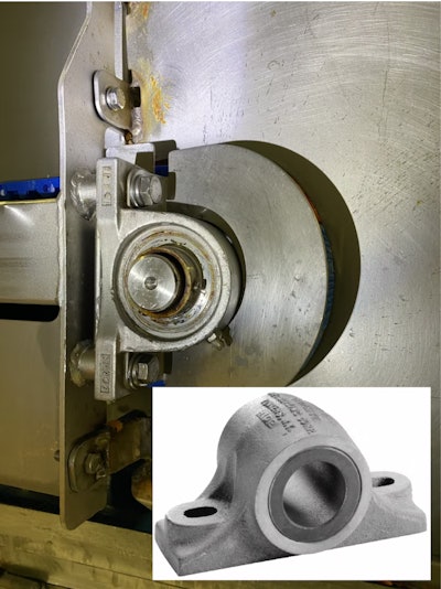 Graphite Metallizing proporcionó tres insertos de diferentes tamaños para colocarlos directamente en los soportes existentes de McEntire Produce. Aquí se muestran cojinetes estándar de dos pernos, que se reemplazaron por un rodamiento Graphalloy (recuadro).