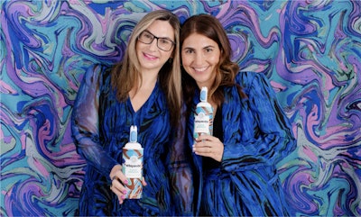 Las hermanas Tracy Luckow (izq.) y Lori Gitomer desarrollaron la nueva línea Whipnotic de coberturas de crema batida para ofrecerles a los consumidores más valor, innovación y creatividad en la categoría.